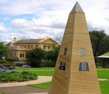 Campelltown-NSW-Mawson-Park-War-Memorial-_-Court-House.jpg